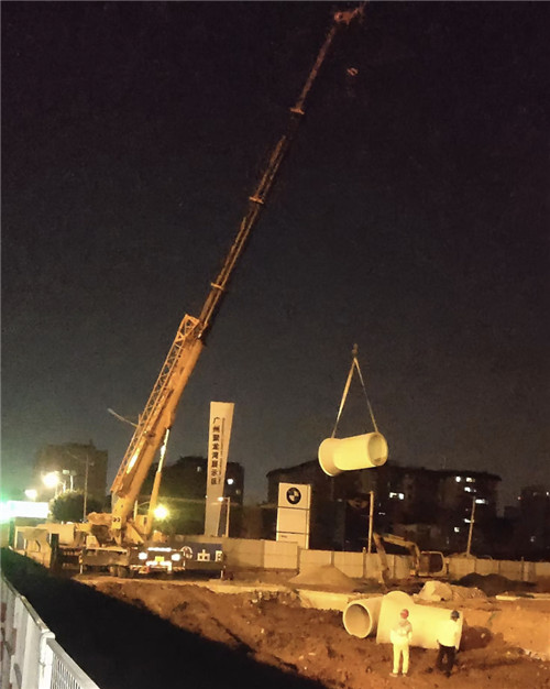 泰州市“弯臂矫正”—— 吊车的 “形变补偿” 技术